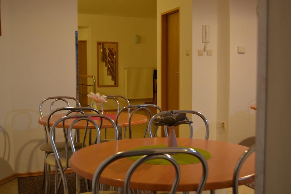 韦伯夫 普里瓦朱莉娅旅馆酒店 外观 照片