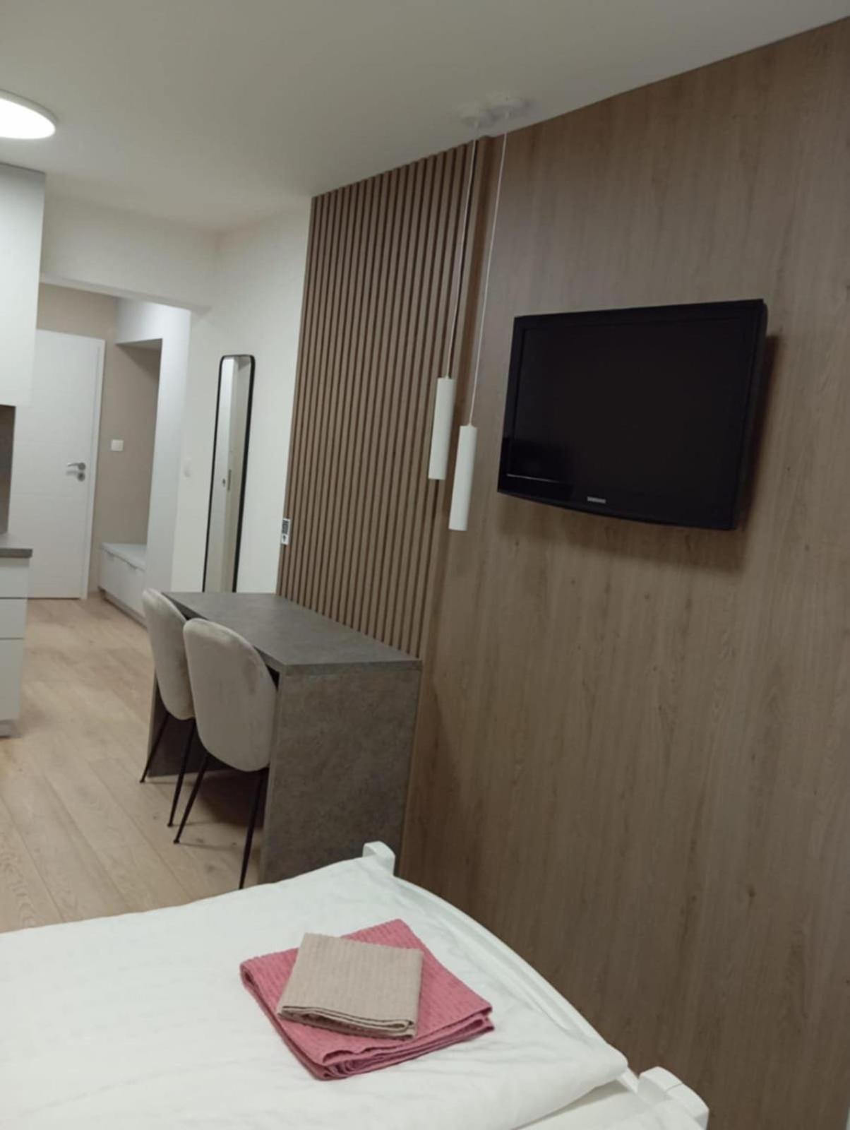 韦伯夫 普里瓦朱莉娅旅馆酒店 外观 照片
